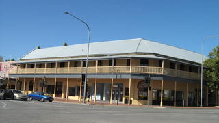 Colac Hotel - Great Ocean Road Restaurant 0