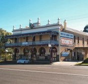 Caledonia Hotel - Great Ocean Road Restaurant