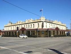 Soden's Australia Hotel - Great Ocean Road Restaurant 0