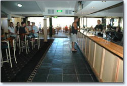 Bateau Bay Hotel - Great Ocean Road Restaurant 0