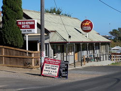 Old Hepburn Hotel - Great Ocean Road Restaurant 0
