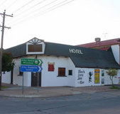 Black Lion Inn Hotel - Great Ocean Road Restaurant