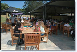 Bateau Bay Hotel - Great Ocean Road Restaurant 1