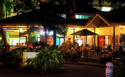 Apres Beach Bar & Grill - Palm Cove - Great Ocean Road Restaurant 1