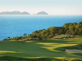 Hamilton Island Golf Club - Great Ocean Road Restaurant 1
