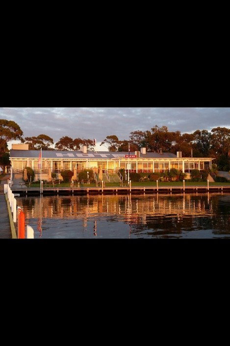 Metung Hotel - Great Ocean Road Restaurant 3