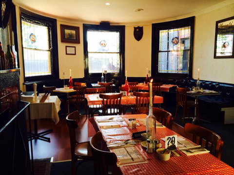 Queens Arms Hotel - Great Ocean Road Restaurant 2