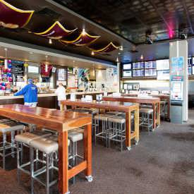 Burleigh Heads Hotel - Great Ocean Road Restaurant 2