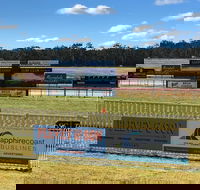 Tathra Cup Hawaiian Themed Fashions on the Field - Great Ocean Road Restaurant