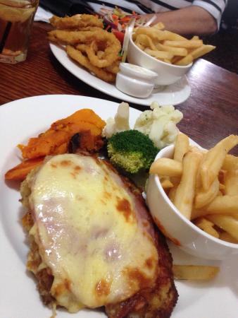 Commercial Hotel - Great Ocean Road Restaurant 0