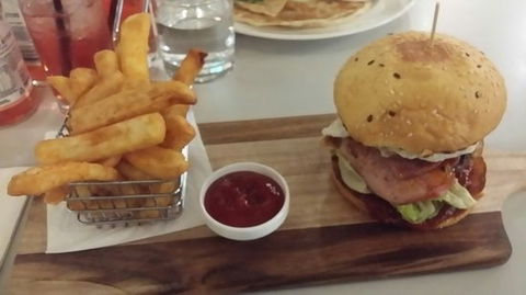 4 Flavours Restaurant & Cafe - Great Ocean Road Restaurant 0