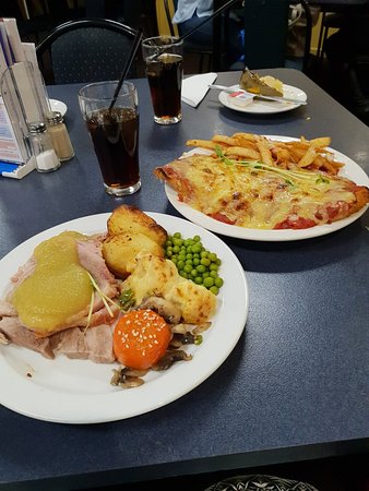 The Red Cliffs Club - Great Ocean Road Restaurant 0