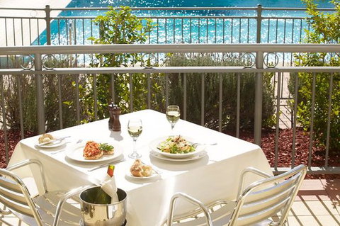 REBELLION BAR AND GRILL RESTAURANT - Great Ocean Road Restaurant 0