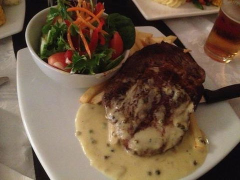 Bowning Hotel Dining Room - Great Ocean Road Restaurant 0