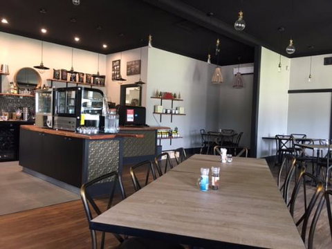 ChatterChinos - Great Ocean Road Restaurant 0