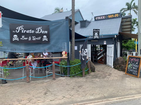 The Pirate Den Bar And Grill - Great Ocean Road Restaurant 1