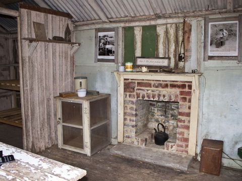 Hartzview Vineyard Heritage Pickers Hut Village - Great Ocean Road Restaurant 1