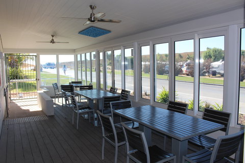 Bill's Bar - Ningaloo Coral Bay - Great Ocean Road Restaurant 1