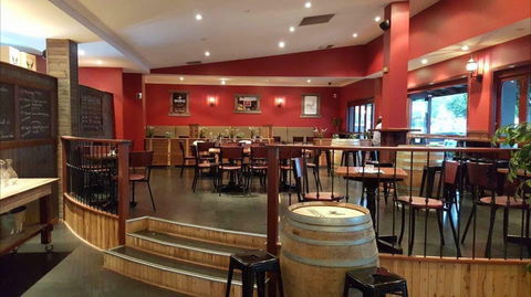 The Sporting Globe - Great Ocean Road Restaurant 0