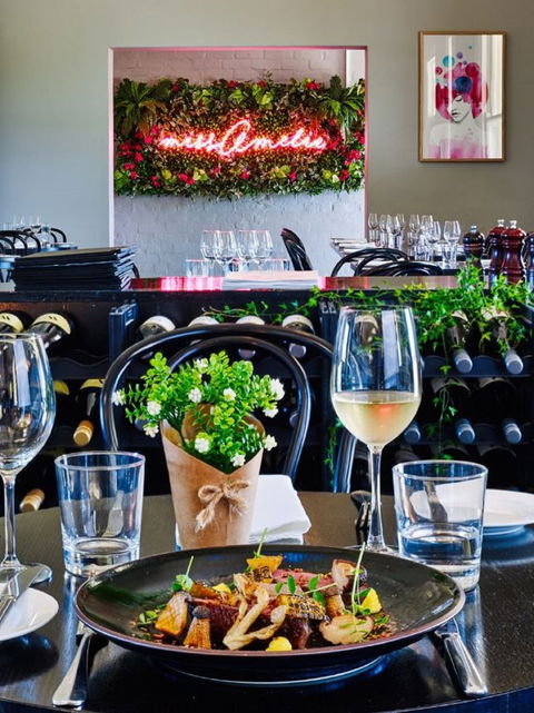 Miss Amelie & Little Miss - Great Ocean Road Restaurant 2