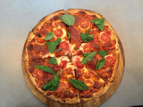 Deluxe Gourmet Pizza - Great Ocean Road Restaurant 0