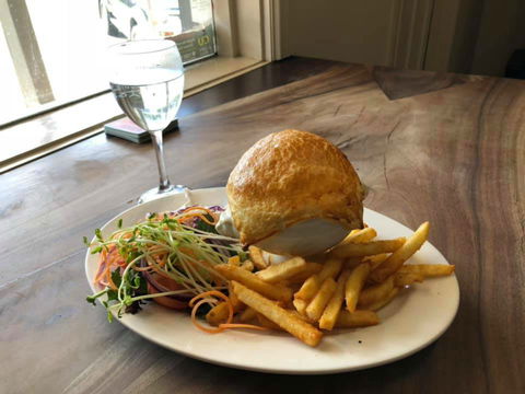 Bowning Hotel Dining - Great Ocean Road Restaurant 0