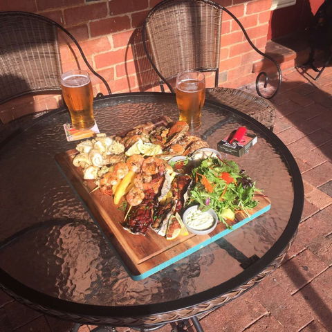 Dwellingup Hotel - Great Ocean Road Restaurant 0