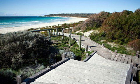 Bunkers Beach House - Great Ocean Road Restaurant 0