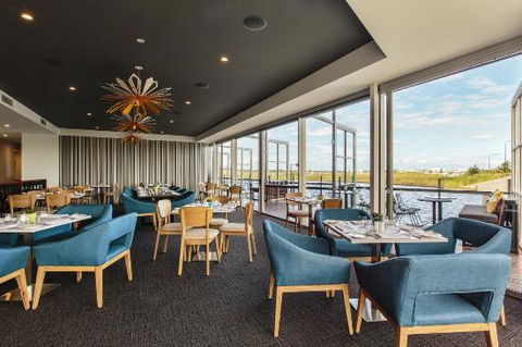 Wildflower Restaurant And Bar At Best Western Plus Lake Kawana - Great Ocean Road Restaurant 0