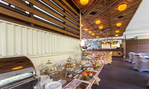 The Deck Poolside Bar & Restaurant - Great Ocean Road Restaurant 1
