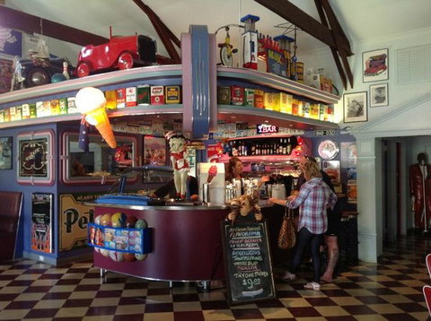 Cruzin' In The 50's Diner - Great Ocean Road Restaurant 0