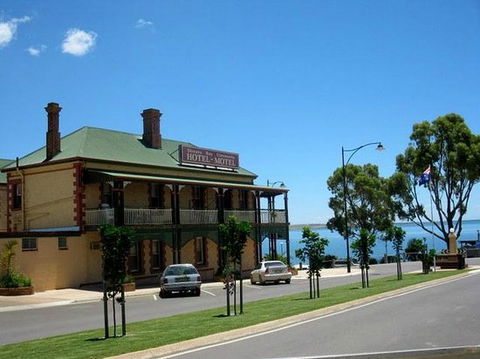 Streaky Bay Hotel - Great Ocean Road Restaurant 0