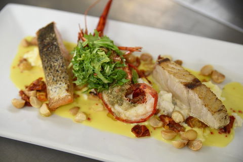 Three Day Charter Margaret River Region (Perth Travelers) - Great Ocean Road Restaurant 3