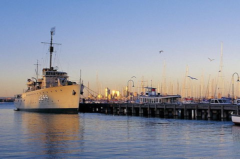Melbourne City And Williamstown Ferry Cruise - Great Ocean Road Restaurant 4