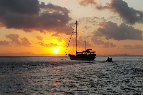 2-Day Whitsundays Sailing Adventure: SV Whitehaven - Great Ocean Road Restaurant 4